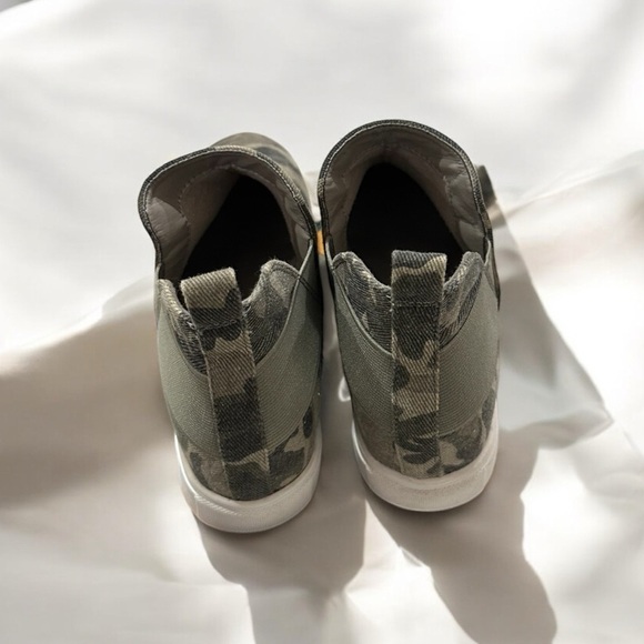 SODA Flat Women Chelsea Shoes Slip On Green Camo 8 - Picture 5 of 10